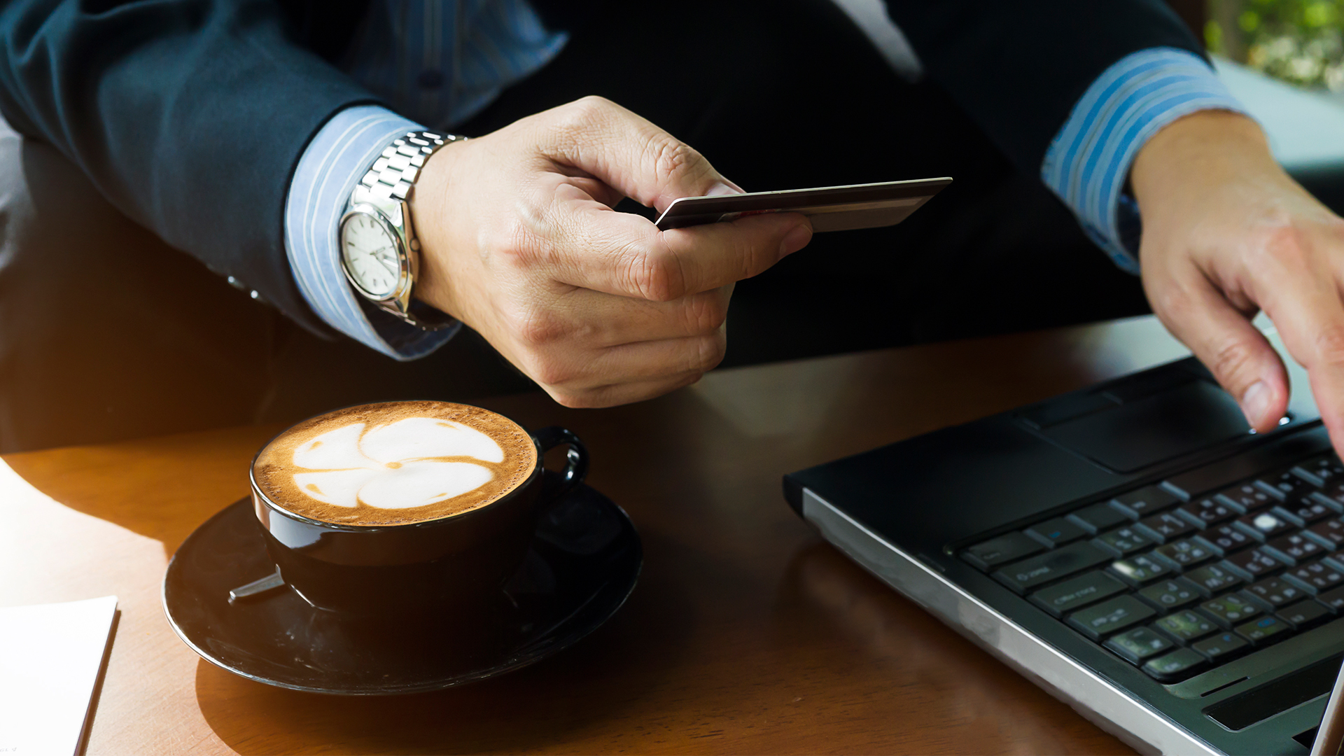 placanje-karticom-b2b-proizvoda-da-li-je-sigurno-i-kako-se-vrši